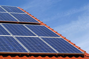 Solarmodule einer Photovoltaik-Anlage in vielen Ausführungen.