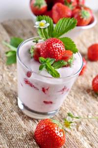 Erdbeer-Jogurt selbst gemacht: Geht schnell und ist lecker.
