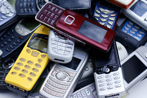 Ihr altes Handy spenden oder recyceln: viele Wertstoffe enthalten.