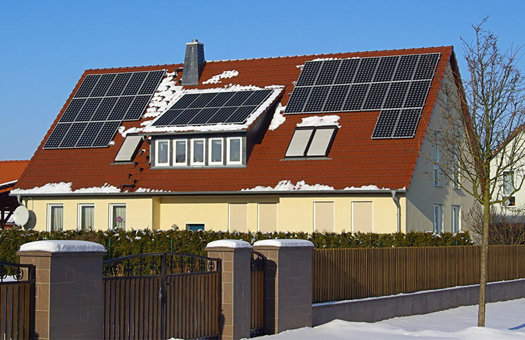 Sonnenkollektoren auf Dach
