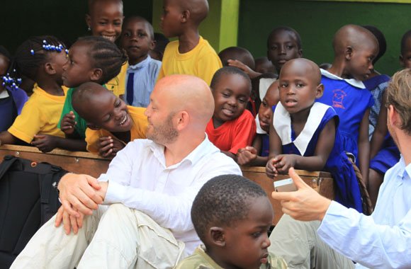 Costa: Kinderhilfe nun auch in Afrika