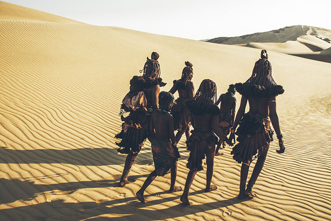 Gruppen Menschen in der Wüste