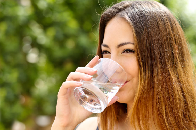 Leitungswasser oder Mineralwasser: was kann man noch bedenkenlos trinken?