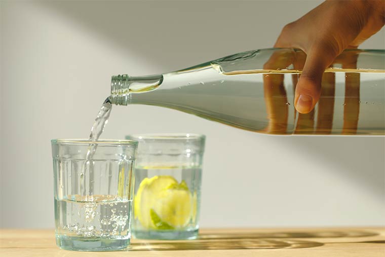 Mineralwasser in Glasflasche
