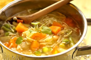 Lecker und gesund essen: Selbstgemachte Suppen. Rezept für Gemüsesuppe.