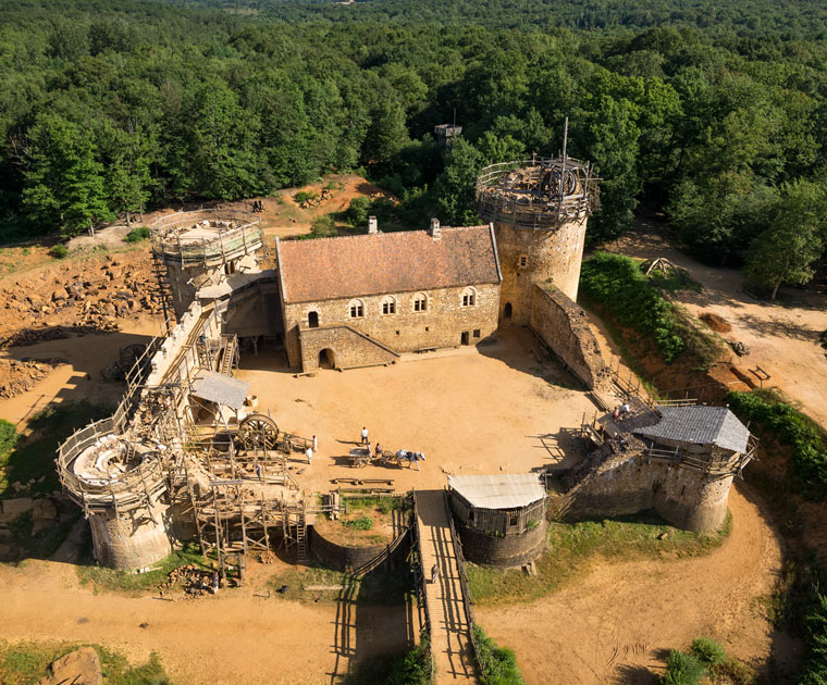 Frankreich lässt Mittelalter Burg original nachbauen