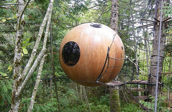 Übernachtung im Holz-Baumhaus: Kugelhaus Free Spirit Sphere in Kanada