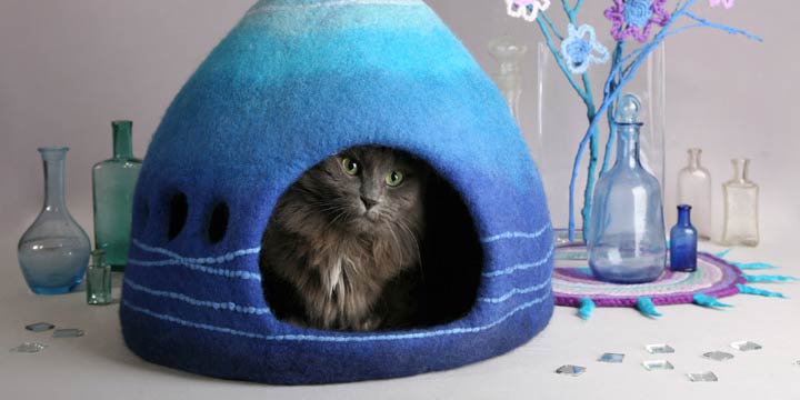 Handgefertigt: Märchenhaftes Katzenhaus aus Filz