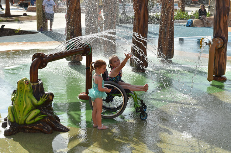 Wasserpark für Kinder mit Behinderungen