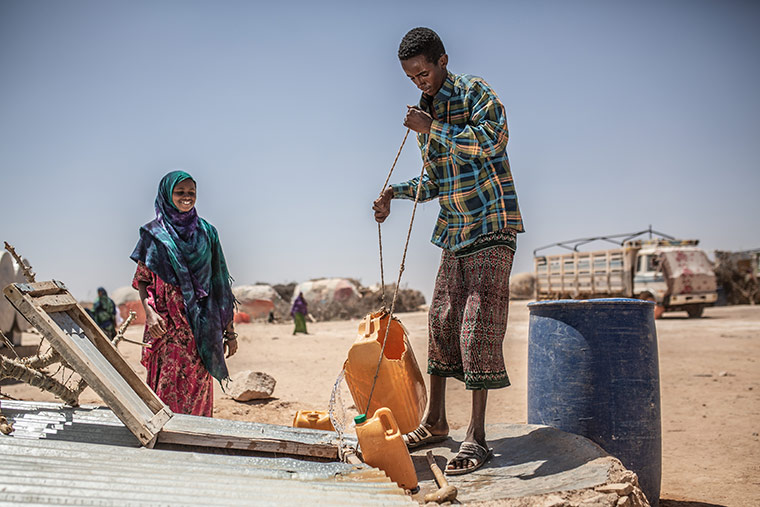 Wasser holen in Somalia