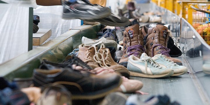 Was passiert eigentlich mit Altkleidern und Schuhen?