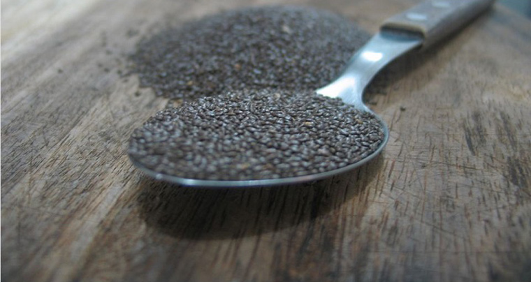 Mehr als 15 Gramm pro Tag sollte von den Chia-Samen aus gesundheitlichen Gründen nicht gegessen werden. 