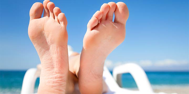 Fußpilz: Wie Sie Symptome erkennen und welche Hausmittel helfen