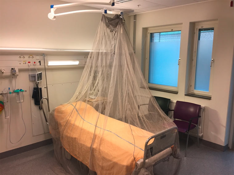 In Schweden gibt es strahlungsfreie Krankenhauszimmer. Ein spezieller Baldachin schu?tzt hier die Patienten.