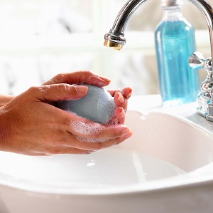 Hände natürlich reinigen ohne Plastikverpackung