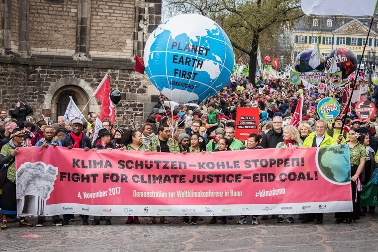 Tausende Bürger gehen für Kohleausstieg auf die Straße