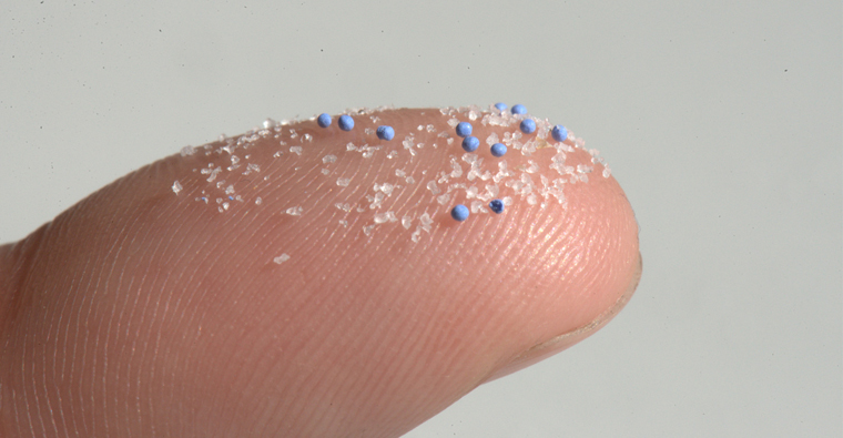 Mikroplastik winzige Kunststoffpartikel die unsere Meere verschmutzen