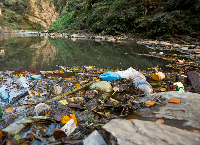 Diese 10 Flüsse ertränken das Meer in Plastik
