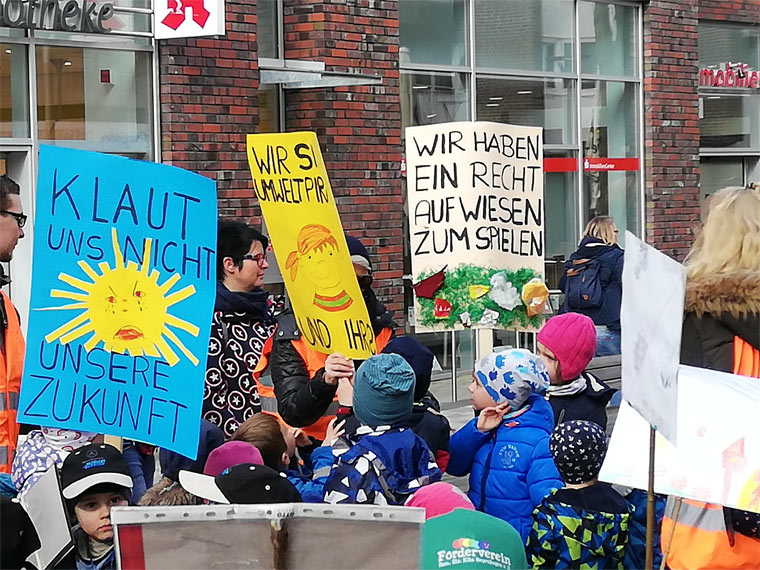 Geesthachter Kitas demonstrieren für mehr Klimaschutz