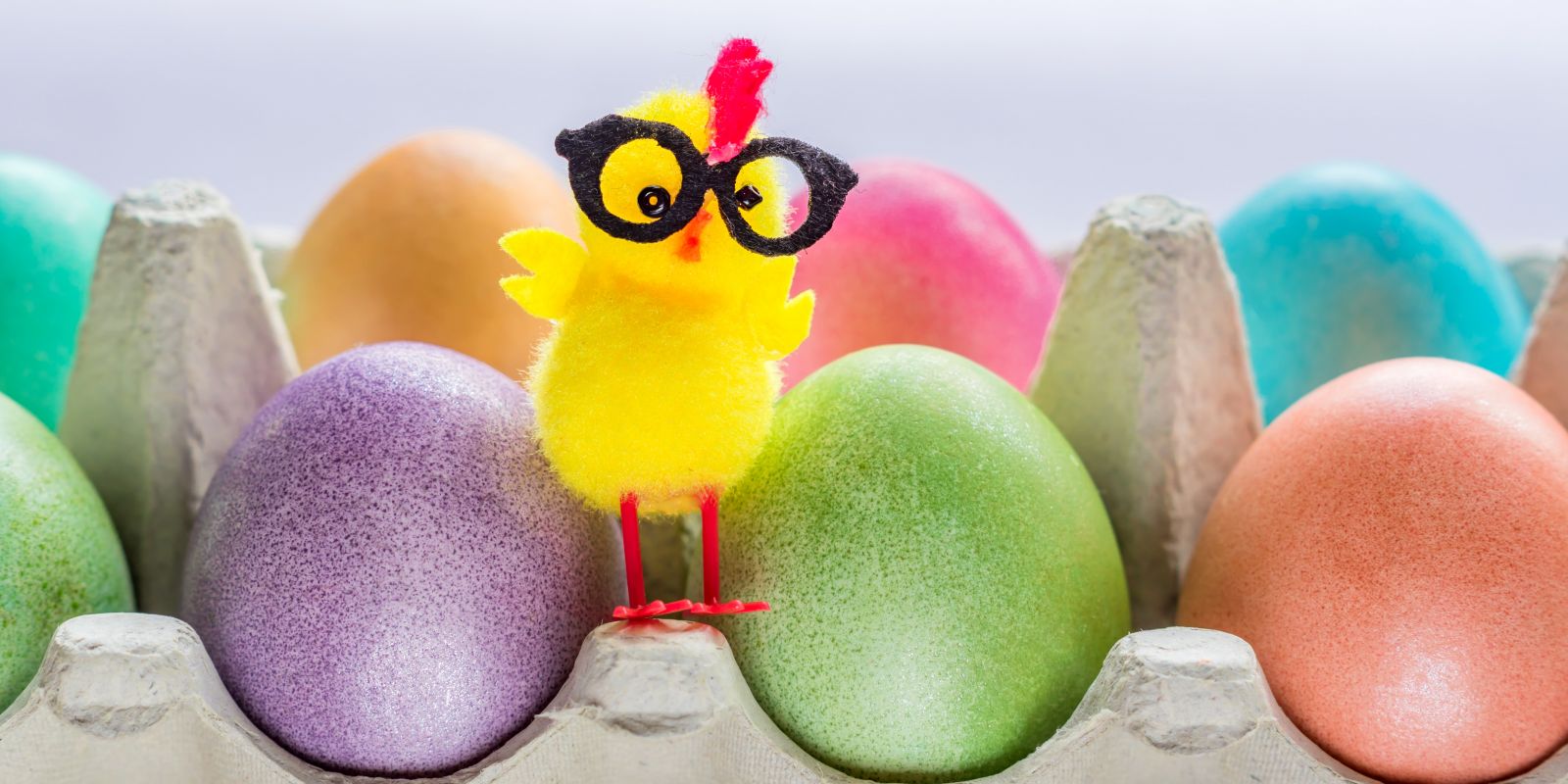 Upcycling: Niedliche Eierbecher für Ostern basteln